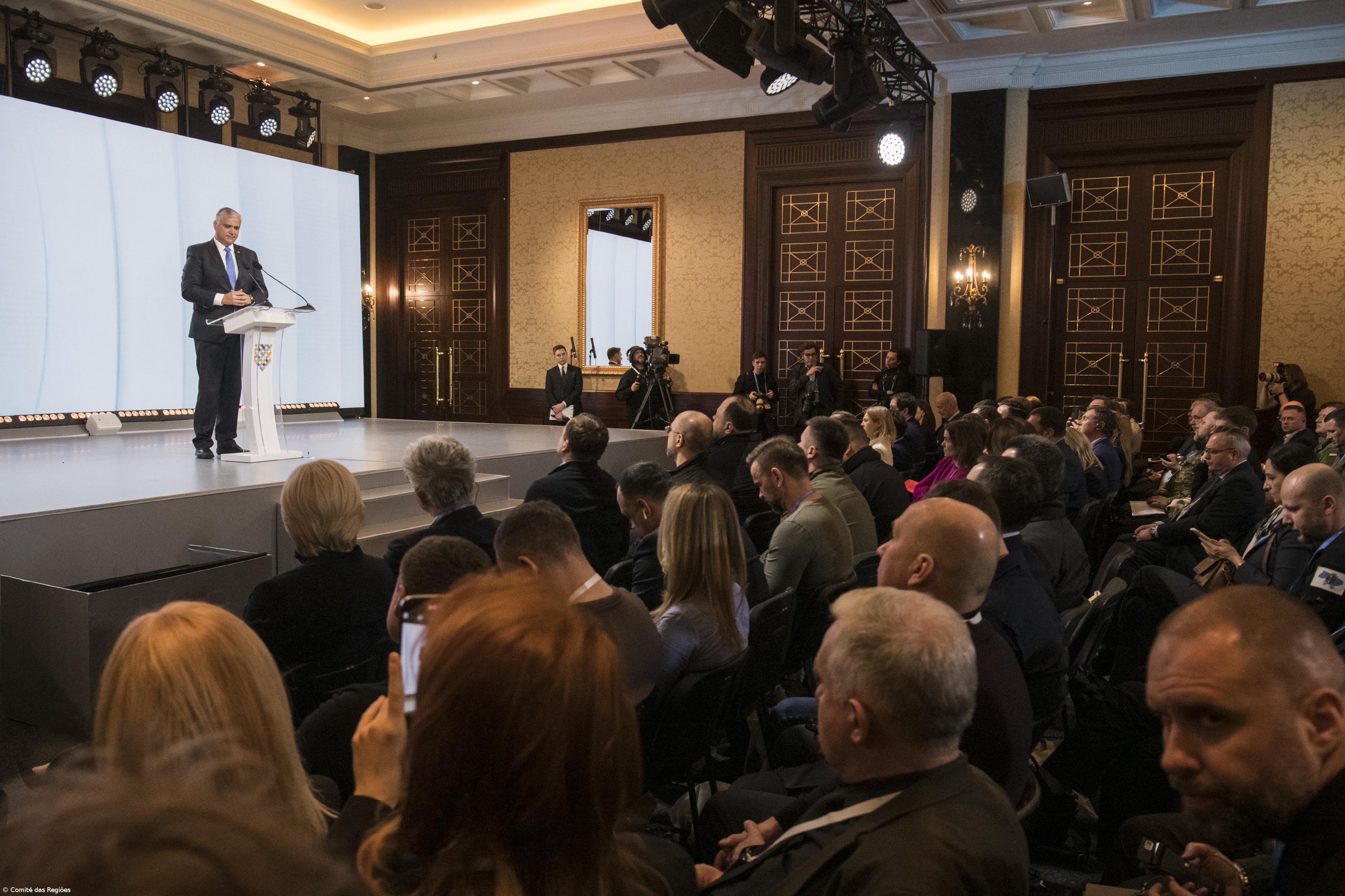 Vasco Cordeiro transmitiu a Zelensky em Kiev apoio do poder local europeu – Imagem 1