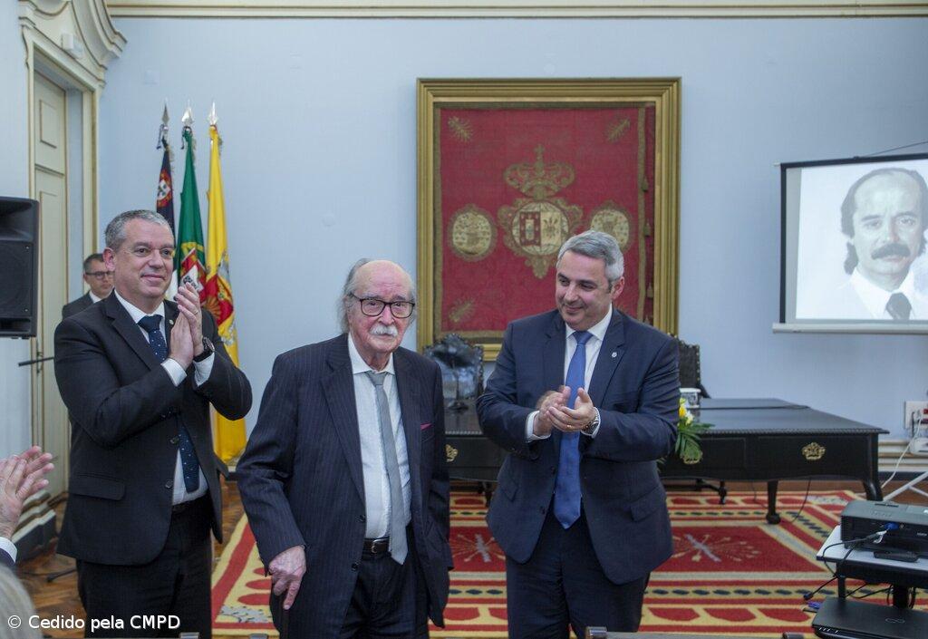 Homenagem ao Poeta Eduíno de Jesus na Câmara Municipal de Ponta Delgada  Um contributo dos alunos da ESAQ – Imagem 1