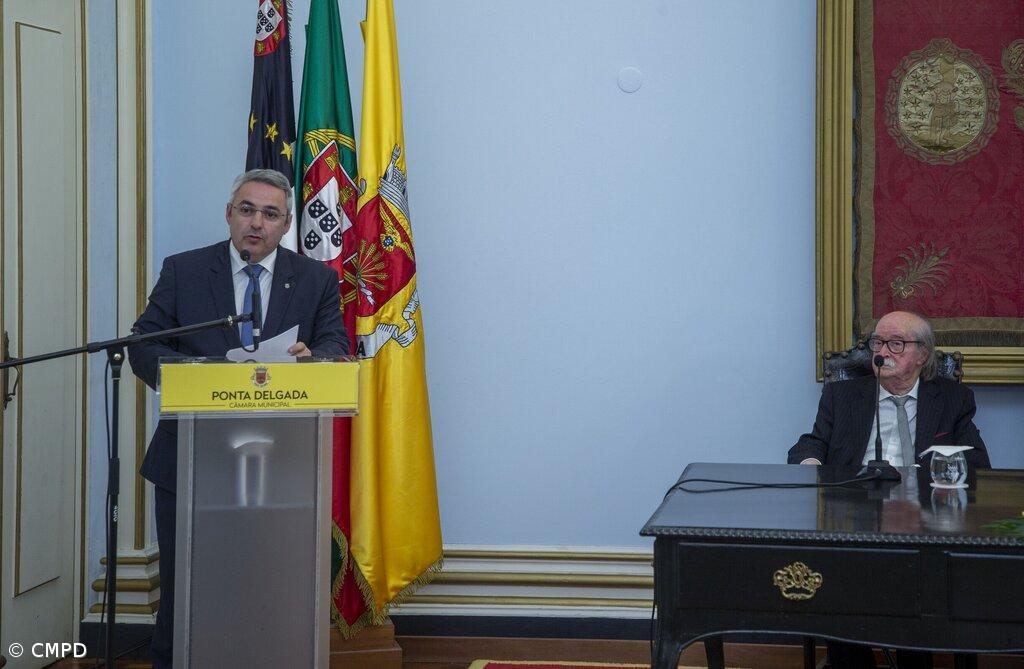 Homenagem ao Poeta Eduíno de Jesus na Câmara Municipal de Ponta Delgada  Um contributo dos alunos da ESAQ – Imagem 2