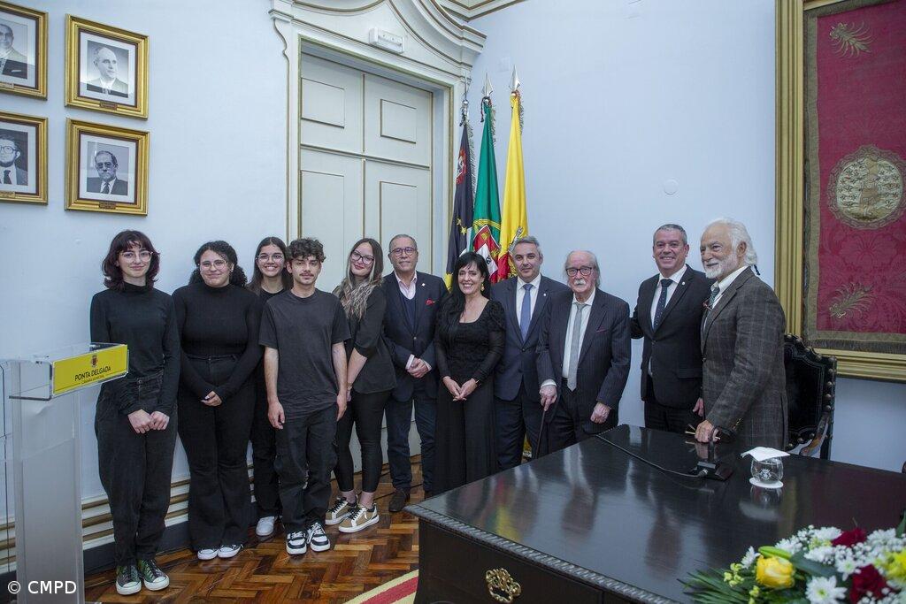 Homenagem ao Poeta Eduíno de Jesus na Câmara Municipal de Ponta Delgada  Um contributo dos alunos da ESAQ – Imagem 3