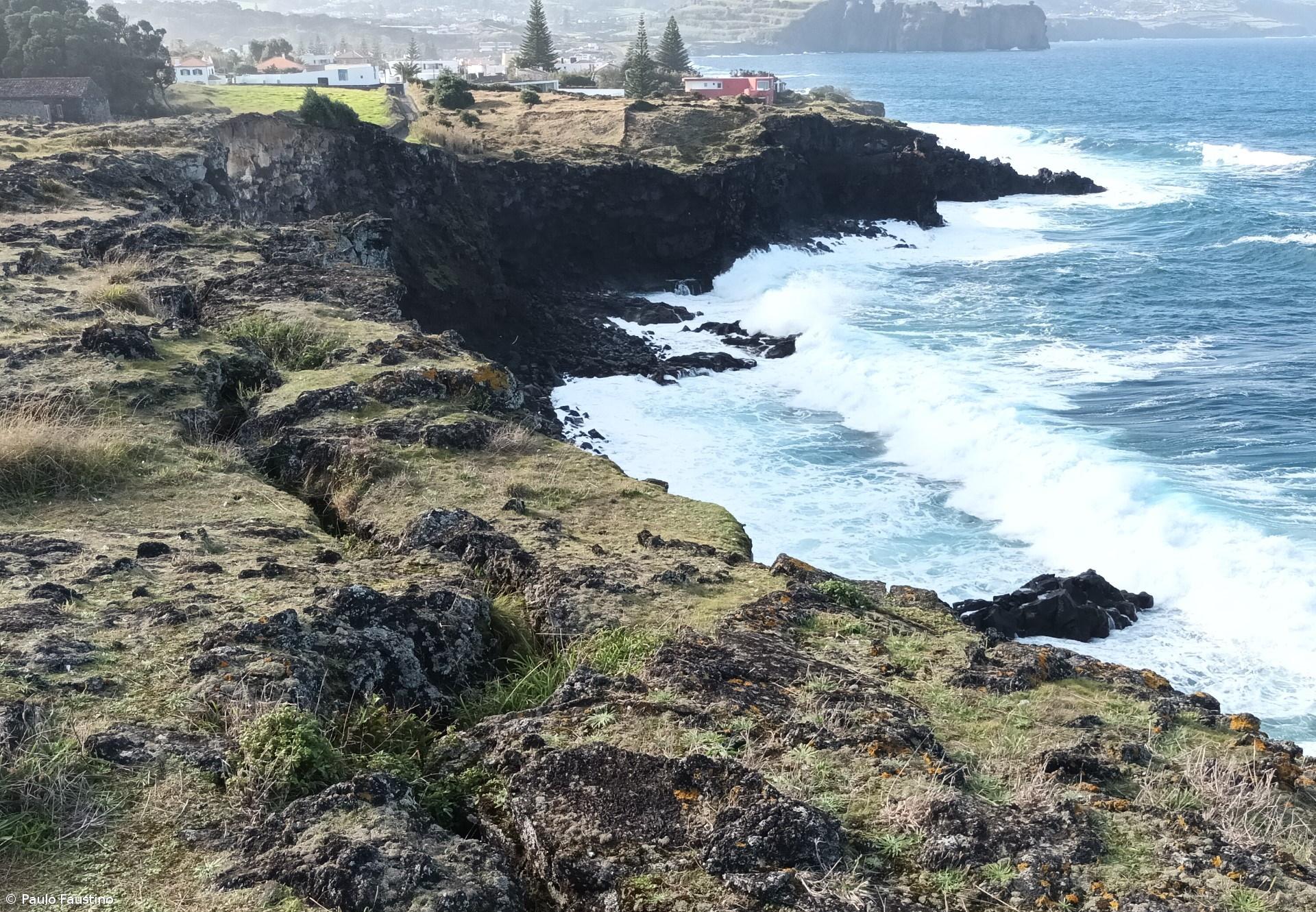 Instabilidade na orla costeira entre São Vicente e Fenais da Luz – Imagem 1