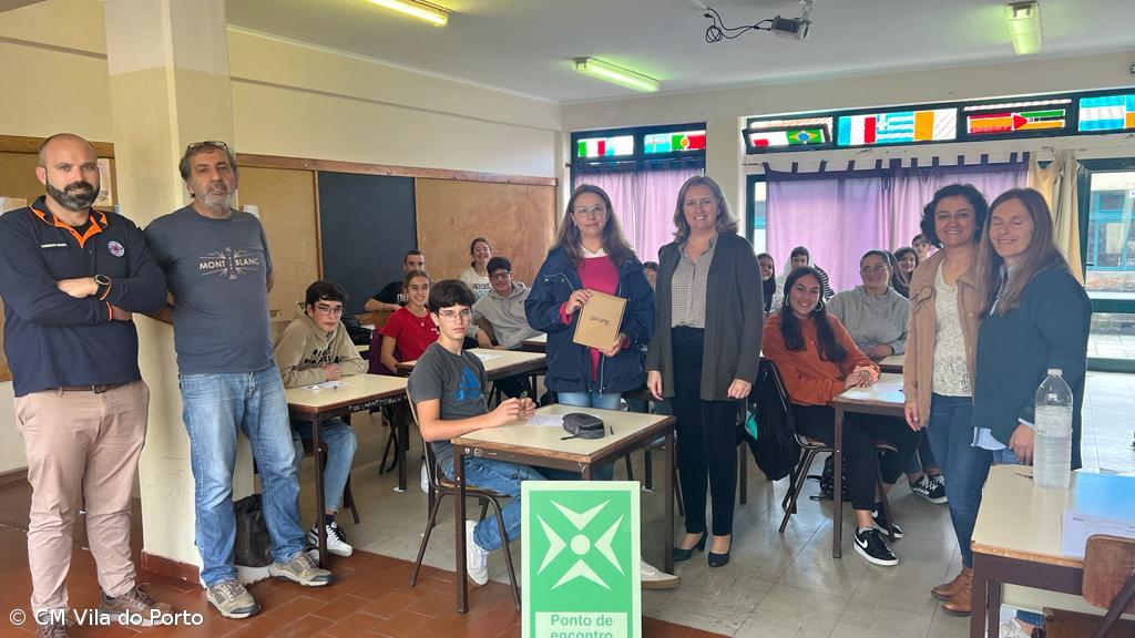 Vila do Porto entrega material de Proteção Civil a escola – Imagem 1