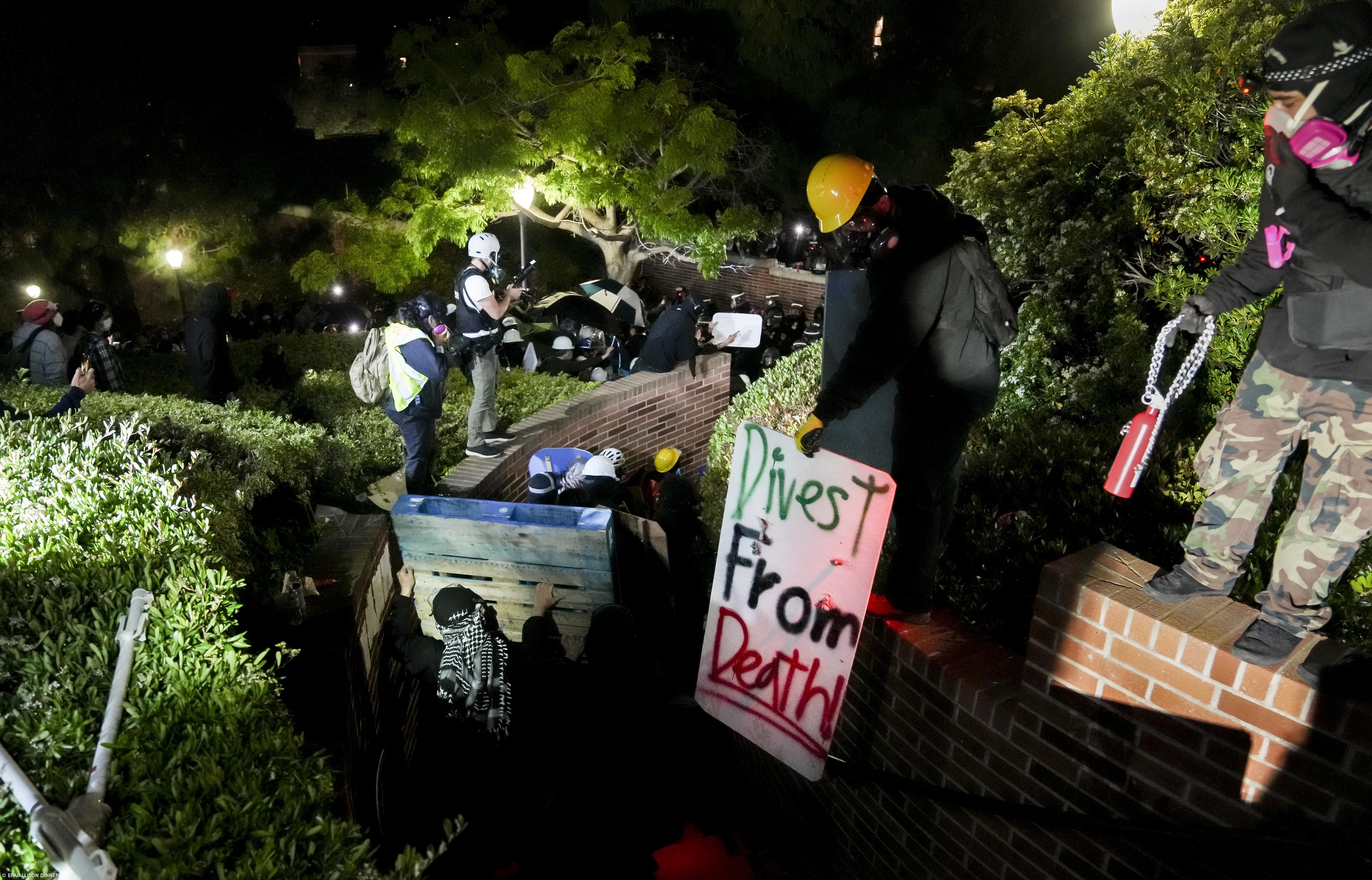 Dezenas de manifestantes detidos em Los Angeles – Imagem 1