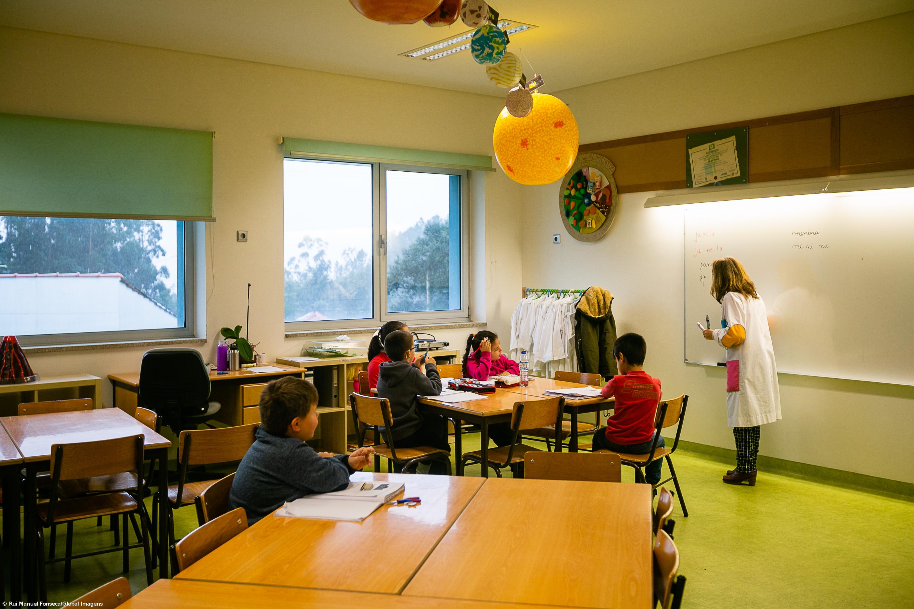 Governo dos Açores rejeita críticas socialistas e destaca "avanços" na Educação – Imagem 1