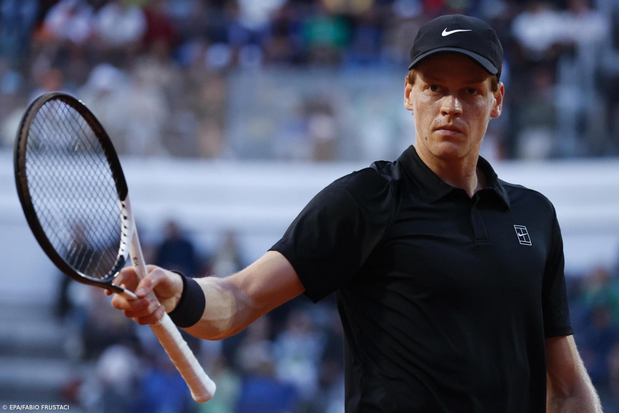 Jannik Sinner vence Carlos Alcaraz e renova título nas ATP Finals de ténis – Imagem 1