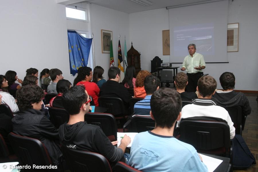Água potável utilizada para apagar fogos e regar jardins – Imagem 1