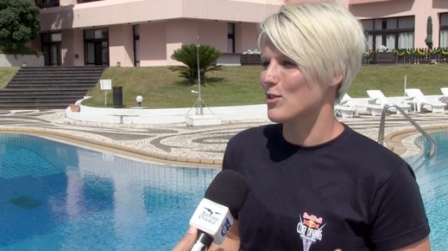 Rachelle Simpson nunca ousou sonhar que um dia seria atleta de cliff diving (vídeo)