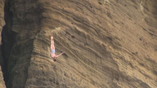 Adriana Jimenez lidera competição feminina após duas rondas de saltos (vídeo)