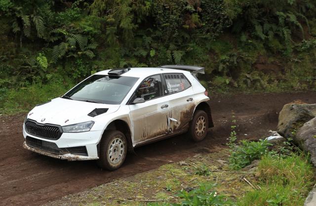 Sébastien Loeb arrasta público para os testes do Azores Rallye