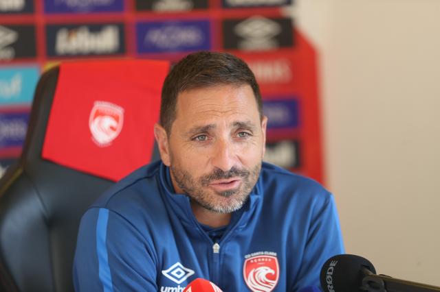 Treinador Vasco Matos quer Santa Clara a “olhar nos olhos” do Sporting