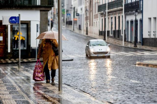 Sete ilhas dos Açores sob aviso amarelo devido a chuva forte
