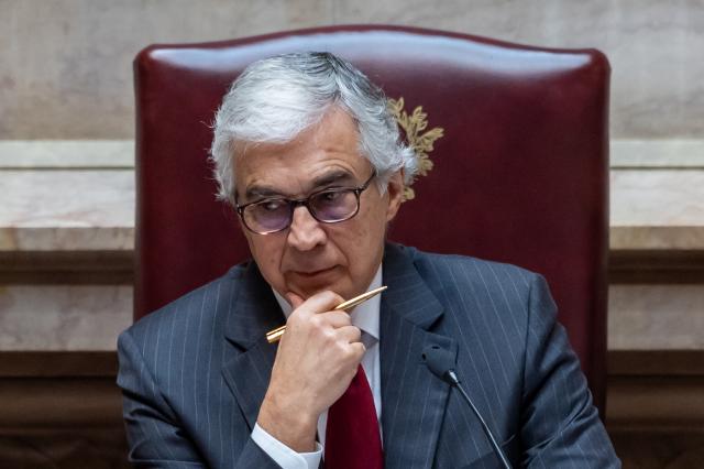 Aguiar Branco pede diálogo e debate até ao máximo para se evitar greve geral