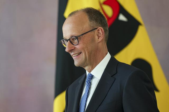 Chanceler alemão pede a Zelensky para manter jovens ucranianos no seu país 