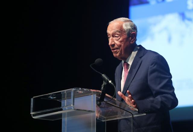 Marcelo pede "espírito de concertação social" para "máximo consenso" sobre lei laboral