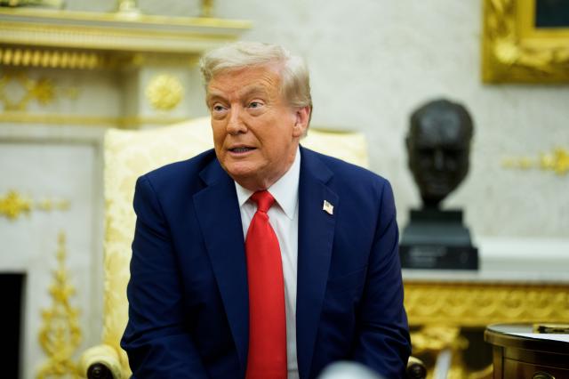 Governo federal dos EUA volta a funcionar após assinatura de Donald Trump