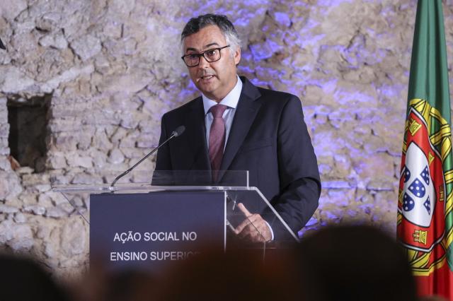 Ministro da Educação considera erro não usar inteligência artificial nas escolas