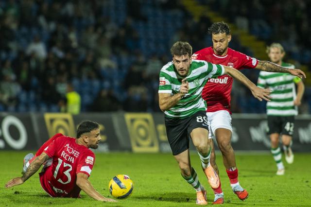 Santa Clara derrotado ao “cair do pano” em jogo com final polémico