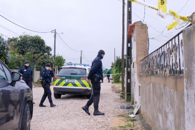 Casal de idosos morre em habitação inundada em Fernão Ferro