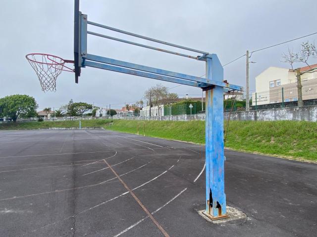 Governo garante que equipamentos desportivos são verificados pelas escolas