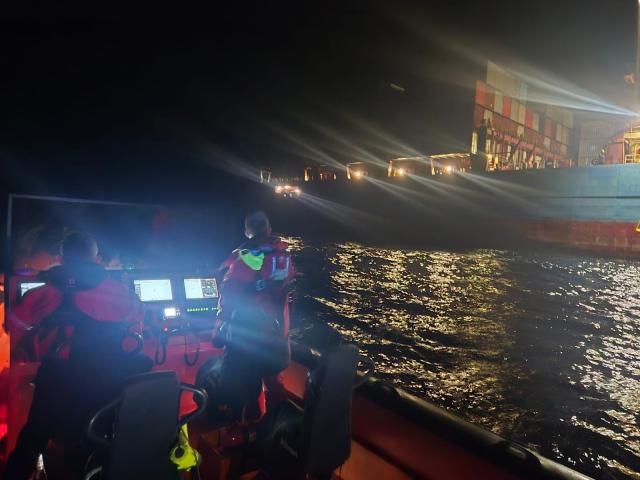 Passageiro de navio resgatado com "sintomas de malária"