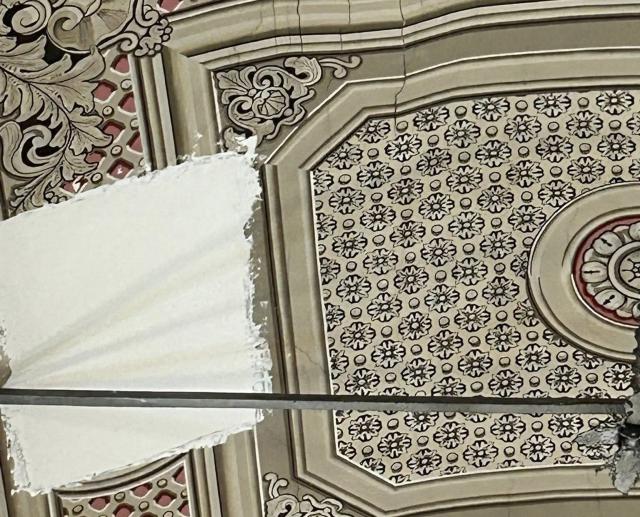 Infiltrações colocam em risco teto da Igreja do Bom Jesus